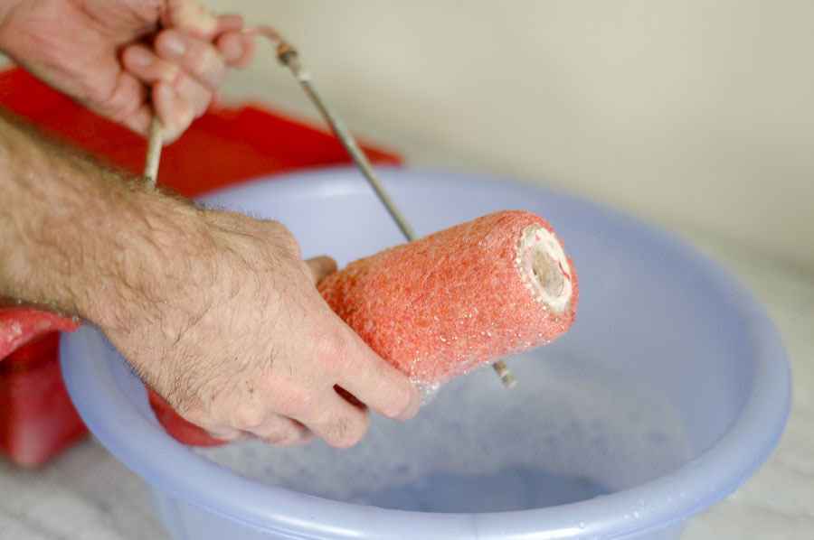 Чистимо малярний валик