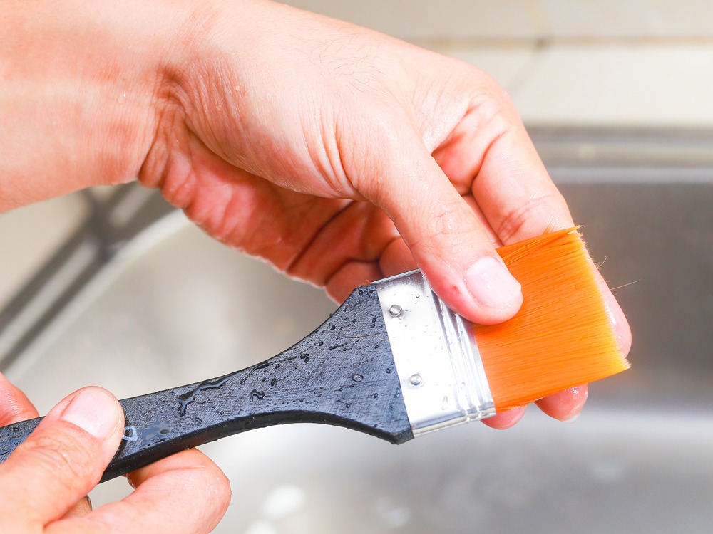 Очищення інструментів після фарбування