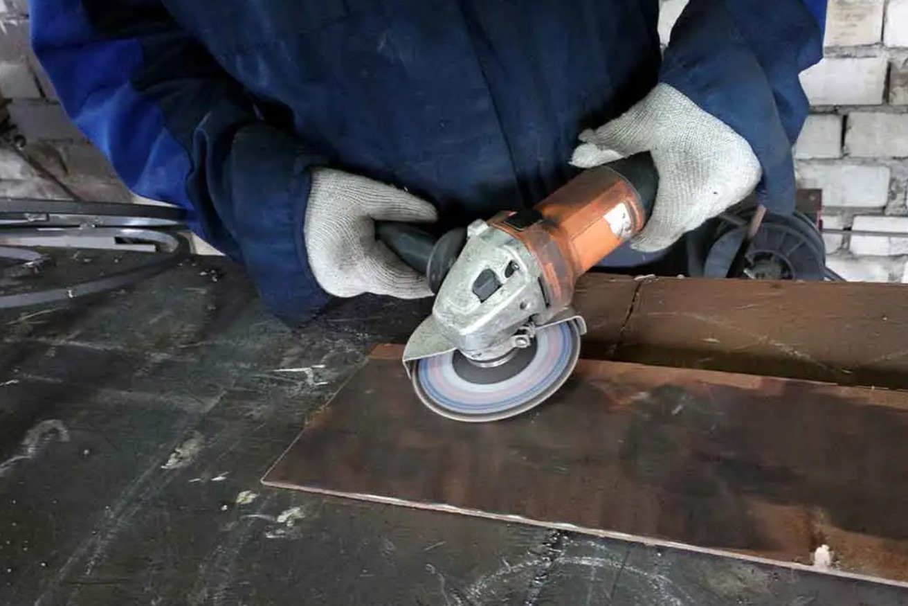 Важливий етап підготовки поверхні-видалення іржі