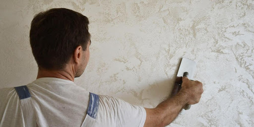 Наносимо декоративну штукатурку власноруч-які ризики?